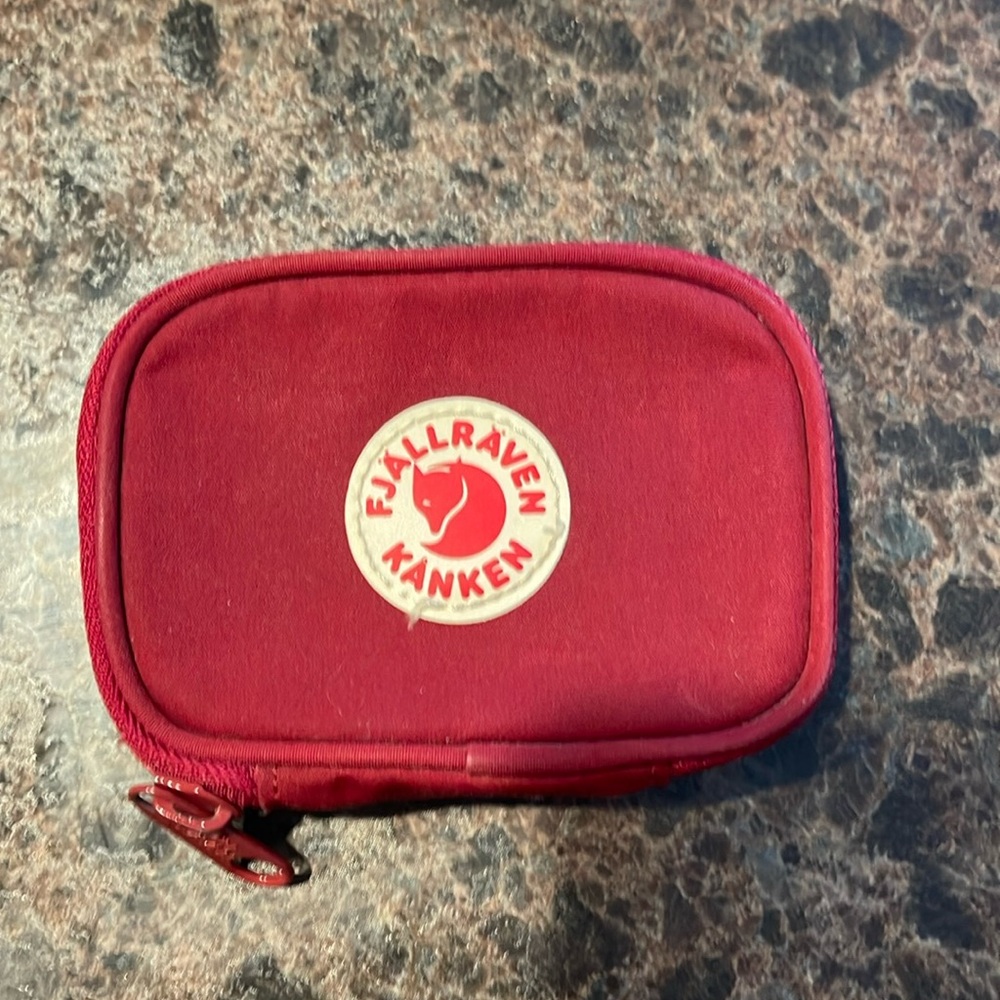 Fjällraven Kanken wallet red.